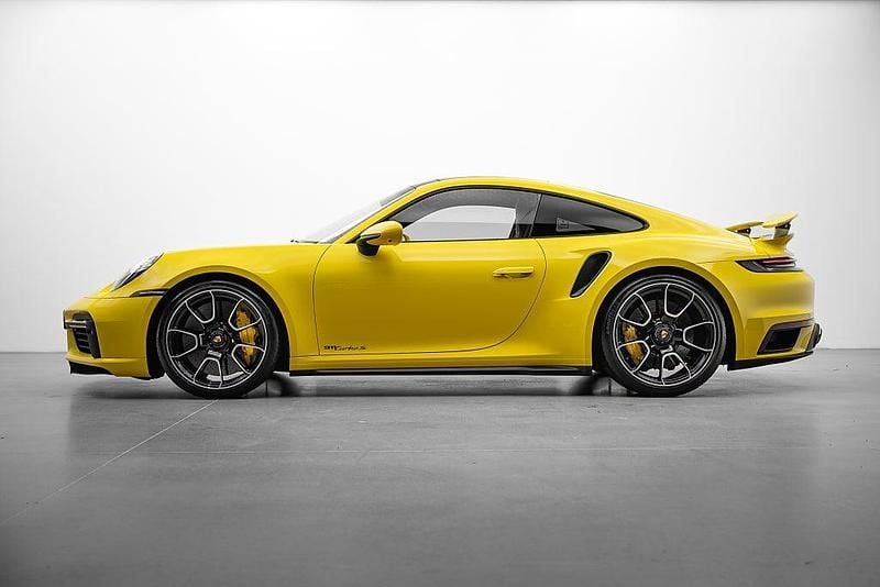 Begagnad Porsche 911 Turbo S 650 HK (478 kW) 2021 Racing yellow