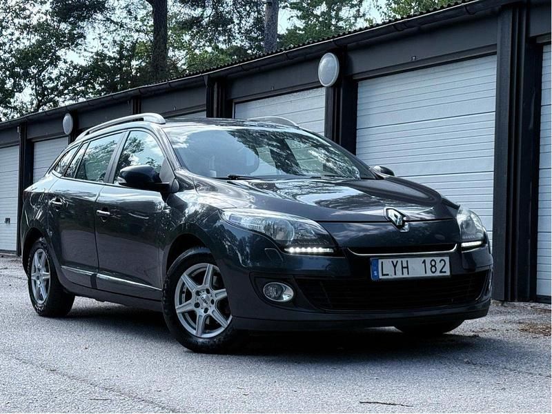 Grå Begagnad 2012 Renault Mégane GrandTour Kombi | 44 999 kr (Marknadspris) - Bild 1/4