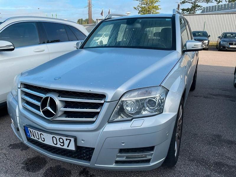 Silver (silver metallic) Begagnad 2012 Mercedes GLK220 Avantgarde SUV | 165 000 kr (Dyr) - Bild 1/2