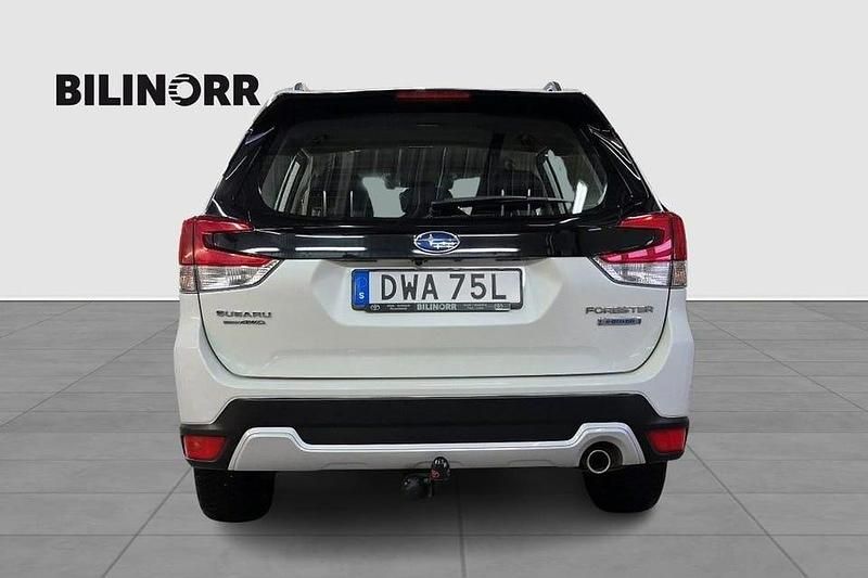 Begagnad Subaru Forester 151 HK (111 kW) 2019 Vit SUV