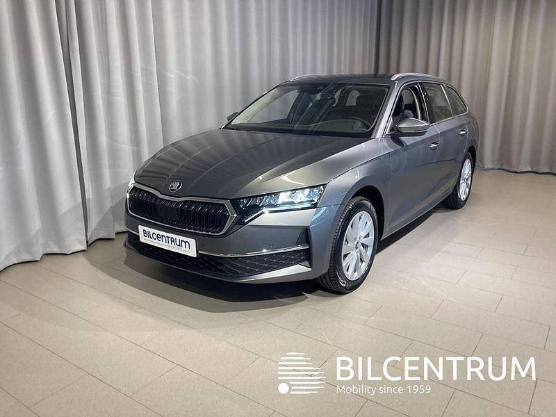 Grå Ny 2025 Skoda Octavia Selection Kombi | 370 900 kr (Marknadspris) - Bild 1/4