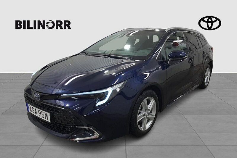 Mörkblå Begagnad 2023 Toyota Corolla Style Kombi | 329 900 kr (Lite dyr) - Bild 1/4