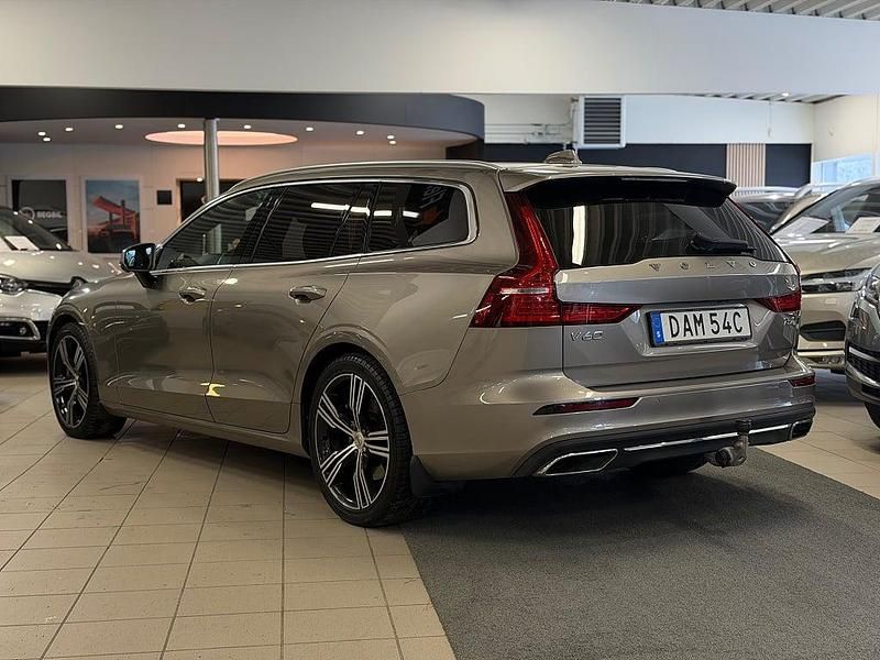 Begagnad Volvo V60 Inscription 250 HK (183 kW) 2019 Grå Kombi