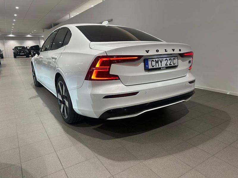 Begagnad Volvo S60 Plus 404 HK (297 kW) 2024 Vit Sedan