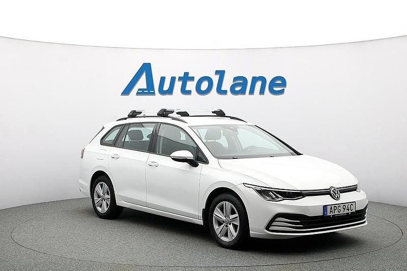 Vit Begagnad 2022 VW Golf VIII | 229 900 kr (Marknadspris) - Bild 1/3