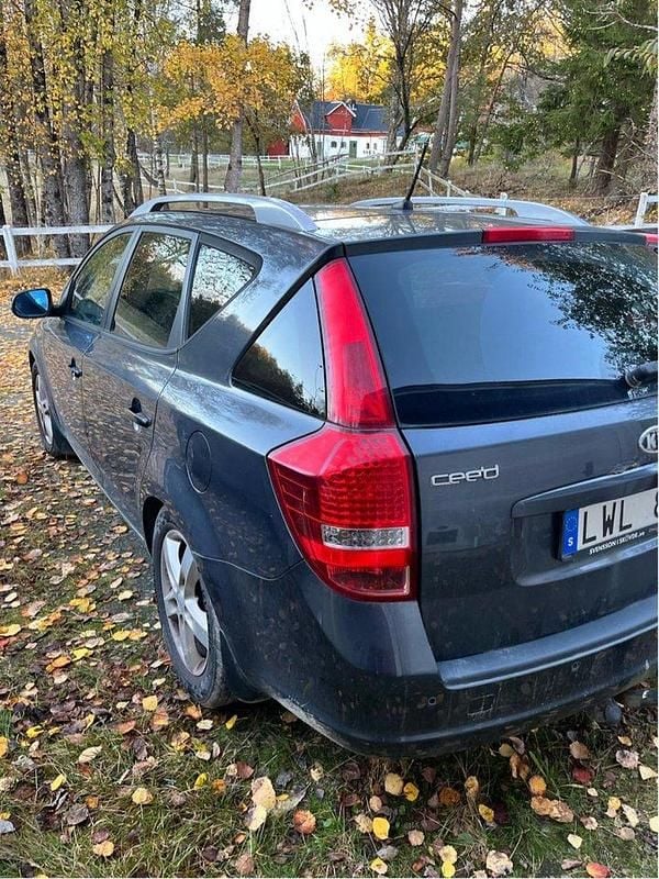 Grå Begagnad 2012 Kia Ceed Sportswagon Kombi | 34 000 kr (Bra pris) - Bild 1/4