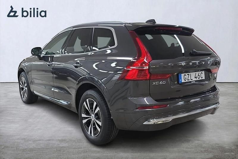 Begagnad Volvo XC60 Core 355 HK (261 kW) 2023 Grå SUV