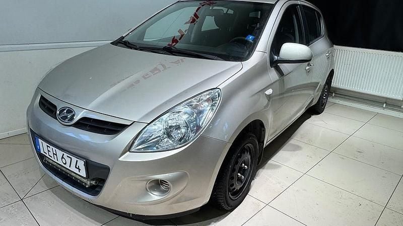 Begagnad Hyundai i20 Select 78 HK (57 kW) 2010 Silver Halvkombi