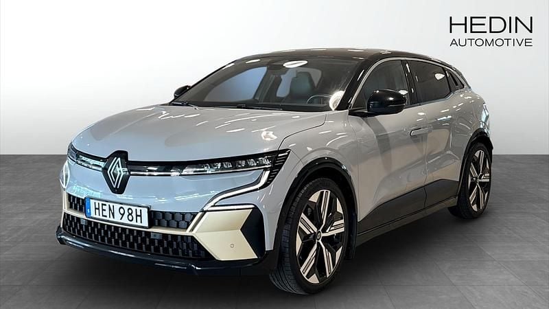 Begagnad 2022 Renault Mégane Iconic Halvkombi | 299 900 kr (Marknadspris) - Bild 1/4