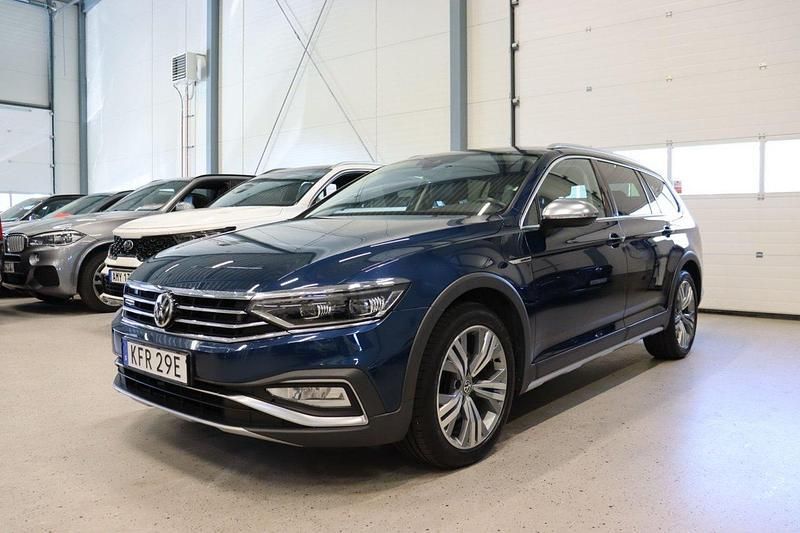 Blå Begagnad 2019 VW Passat Alltrack Kombi | 299 300 kr (Lite dyr) - Bild 1/4