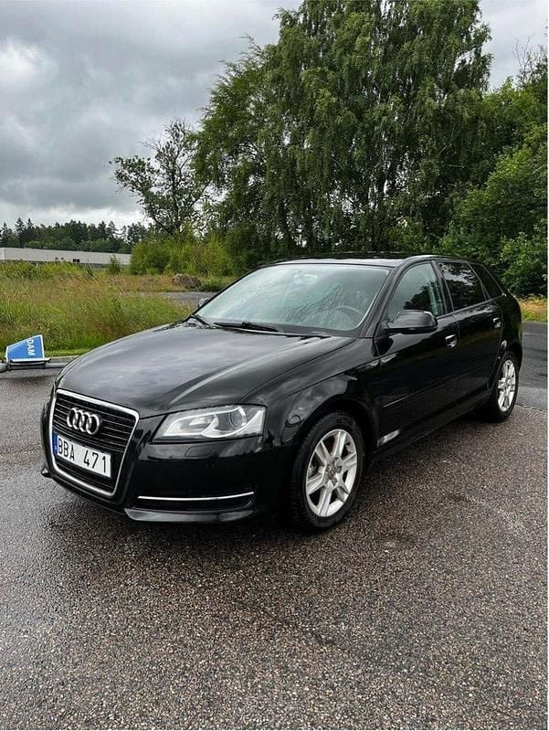 Svart Begagnad 2011 Audi A3 Sportback Attraction Halvkombi | 59 000 kr (Marknadspris) - Bild 1/4
