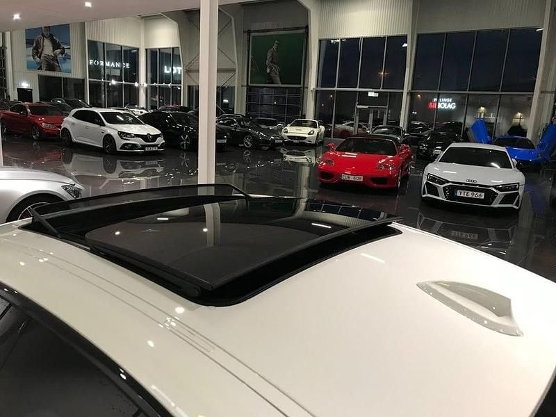 Begagnad BMW M235 M Performance 306 HK (225 kW) 2020 Vit/svart läder Sedan