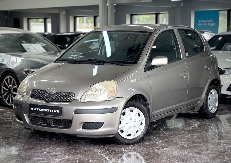 Grå Begagnad 2005 Toyota Yaris Halvkombi | 24 900 kr (Marknadspris) - Bild 1/4
