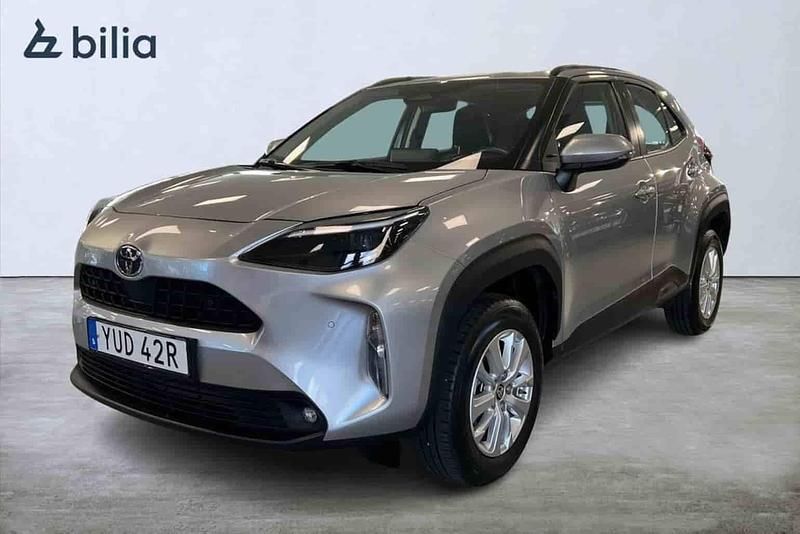 Silver Begagnad 2024 Toyota Yaris Cross SUV | 289 900 kr (Bra pris) - Bild 1/1
