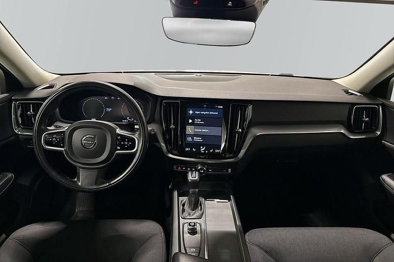 Begagnad Volvo V60 CC Momentum 190 HK (139 kW) 2020 Vit Kombi