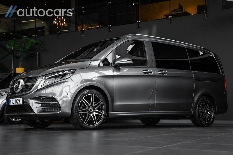Begagnad Mercedes V220 AMG 163 HK (119 kW) 2023 Grå Minibuss