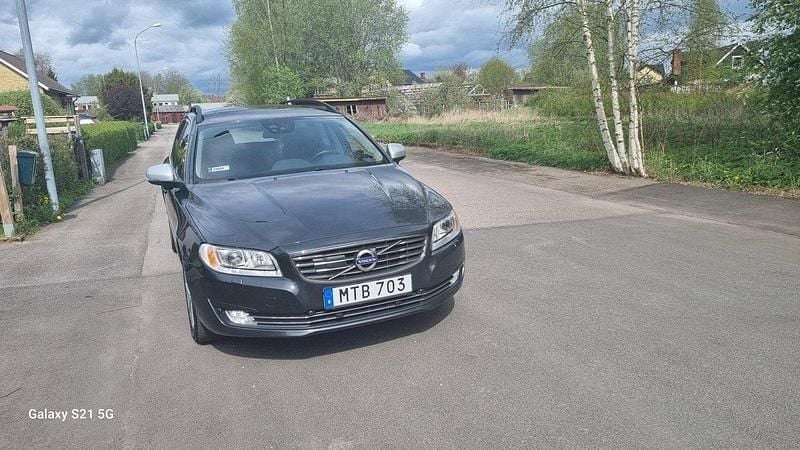 Grå Begagnad 2016 Volvo V70 Momentum Kombi | 129 999 kr (Bra pris) - Bild 1/4