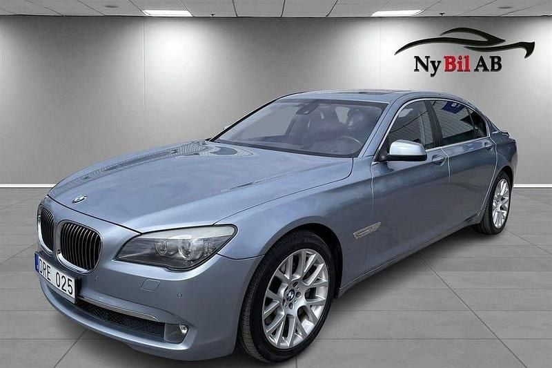 Ljusblå (blå) Begagnad 2010 BMW ActiveHybrid 7 Sedan | 159 000 kr - Bild 1/4