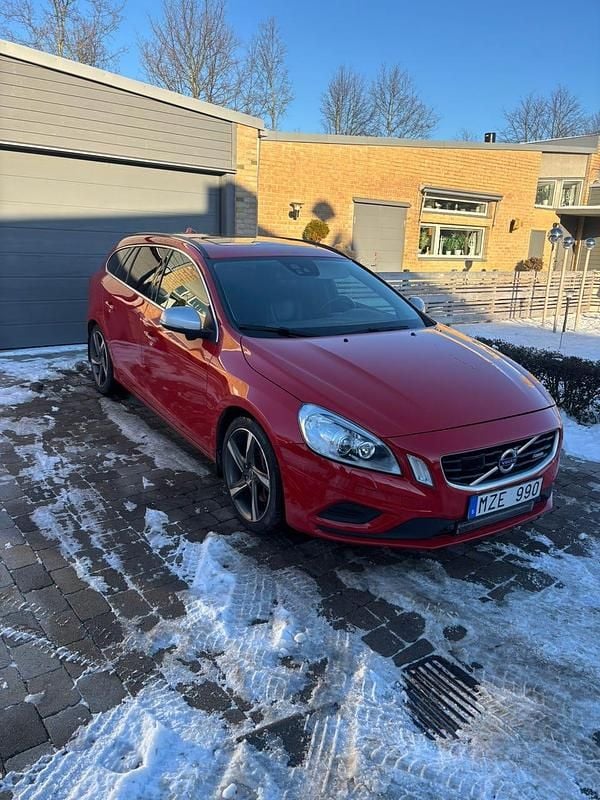 Begagnad 2013 Volvo V60 R-Design Kombi | 115 000 kr (Marknadspris) - Bild 1/4