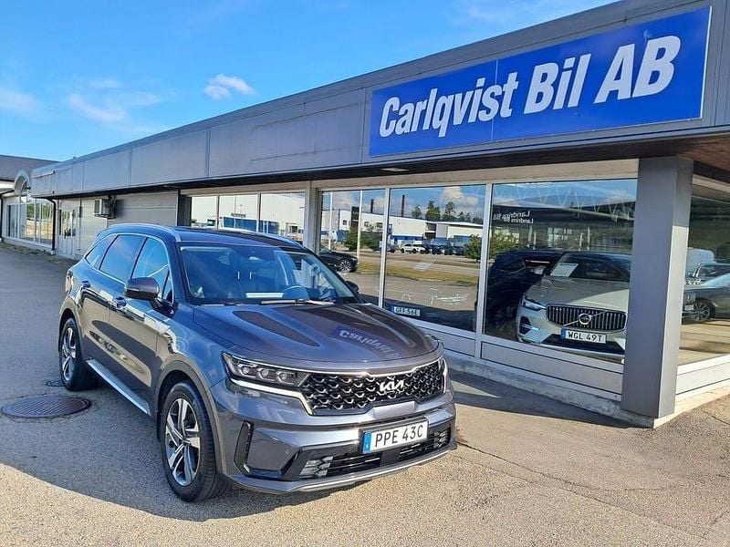 Platinumgrå metallic Begagnad 2022 Kia Sorento Advance SUV | 389 000 kr (Marknadspris) - Bild 1/4