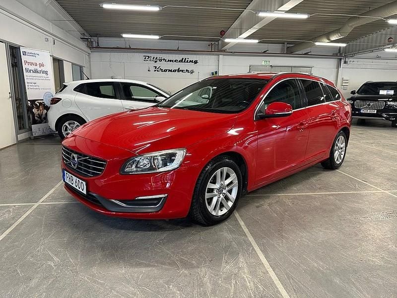 Begagnad Volvo V60 Momentum 181 HK (133 kW) 2014 Röd Kombi