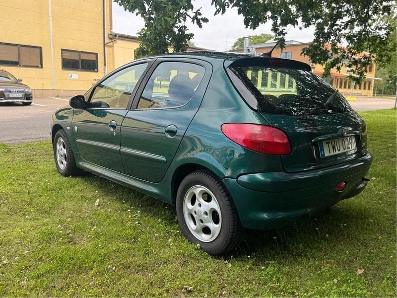 Begagnad Peugeot 206 Roland Garros 109 HK (80 kW) 2003 Grön Halvkombi