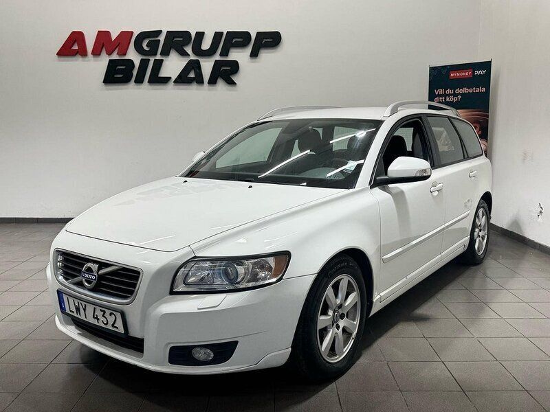 Vit Begagnad 2011 Volvo V50 Momentum Kombi | 59 900 kr (Marknadspris) - Bild 1/4