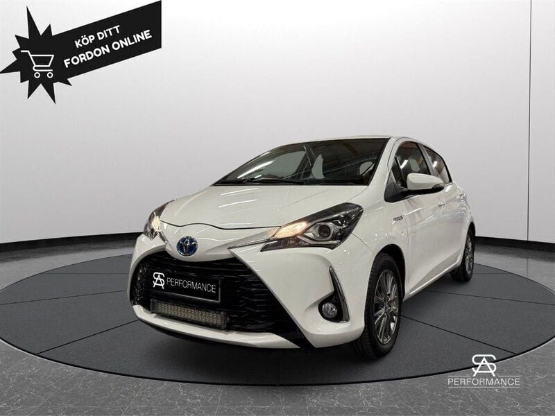 Vit Begagnad 2018 Toyota Yaris Hybrid Halvkombi | 134 500 kr (Marknadspris) - Bild 1/4