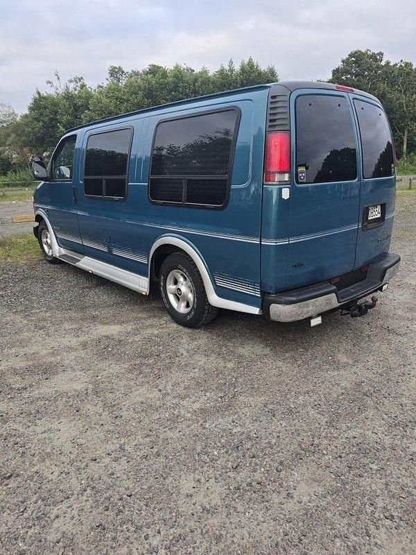 Begagnad Chevrolet Express 223 HK (164 kW) 1998 Van
