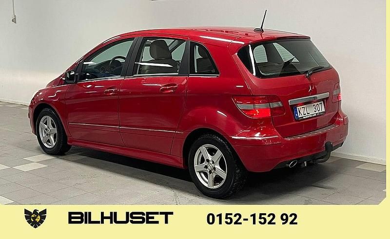 Begagnad Mercedes B180 116 HK (85 kW) 2010 Röd Minibuss