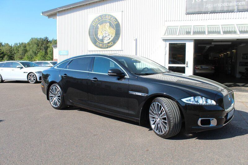 Svart Begagnad 2013 Jaguar XJ Sedan | 582 000 kr - Bild 1/4
