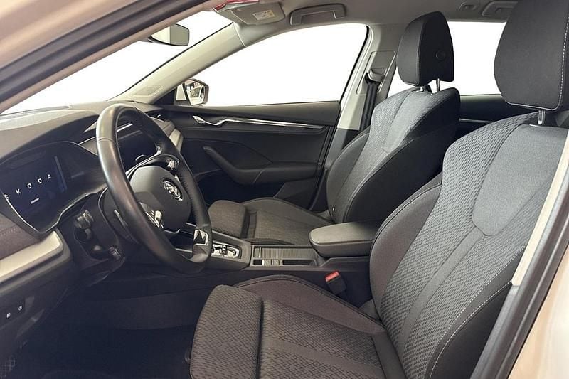 Begagnad Skoda Octavia Style 112 HK (82 kW) 2021 Vit Kombi