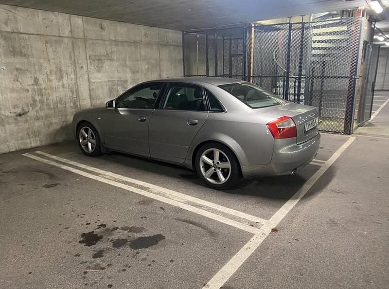 Grå Begagnad 2003 Audi A4 Proline Sedan | 38 000 kr (Marknadspris) - Bild 1/3