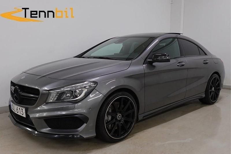 Mörkgrå Begagnad 2015 Mercedes CLA45 AMG AMG Sportkupé | 269 900 kr (Bra pris) - Bild 1/4