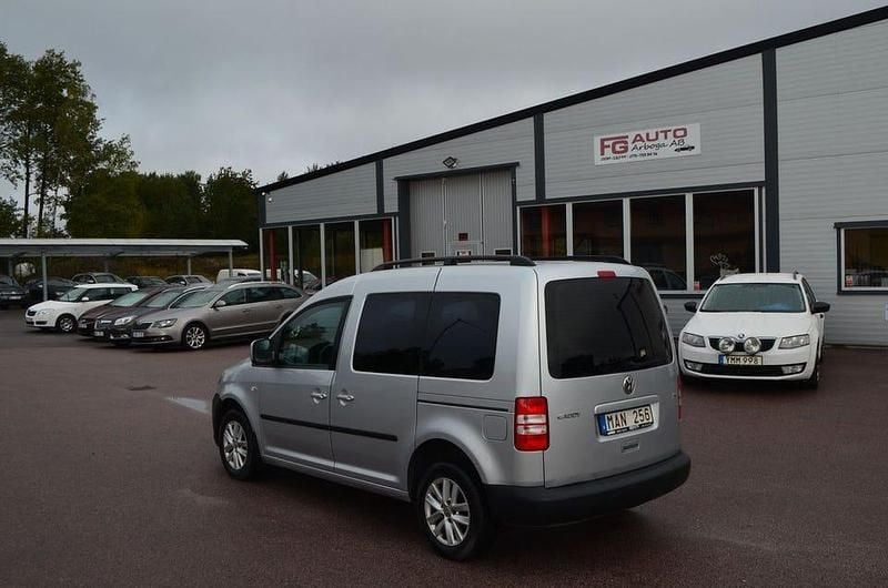 Begagnad VW Caddy Life 105 HK (77 kW) 2011 Silver Minibuss