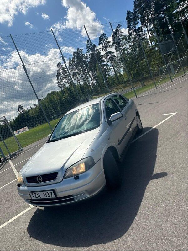 Grå Begagnad 2003 Opel Astra Halvkombi | 20 000 kr (Marknadspris) - Bild 1/4