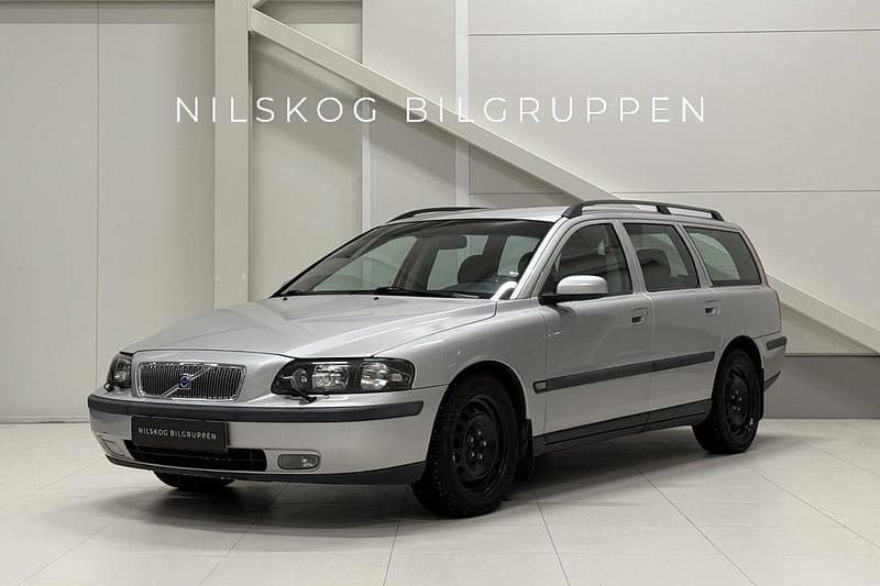 Silver Begagnad 2004 Volvo V70 Kombi | 27 900 kr (Marknadspris) - Bild 1/4
