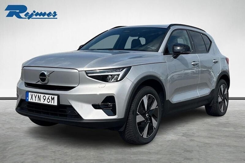 Silver (silver dawn metallic) Begagnad 2024 Volvo XC40 Plus SUV | 439 900 kr (Superpris) - Bild 1/4
