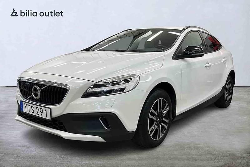 Begagnad Volvo V40 2018 Vit Halvkombi
