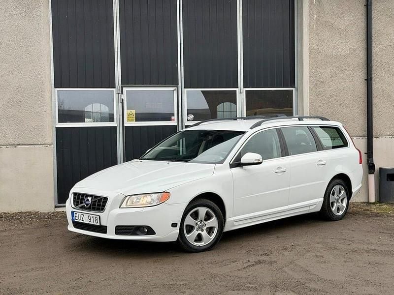 Begagnad Volvo V70 Momentum 231 HK (169 kW) 2010 Vit Kombi