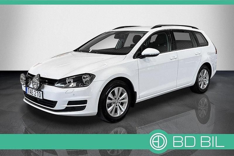 Vit Begagnad 2017 VW Golf VII Kombi | 147 900 kr (Marknadspris) - Bild 1/3