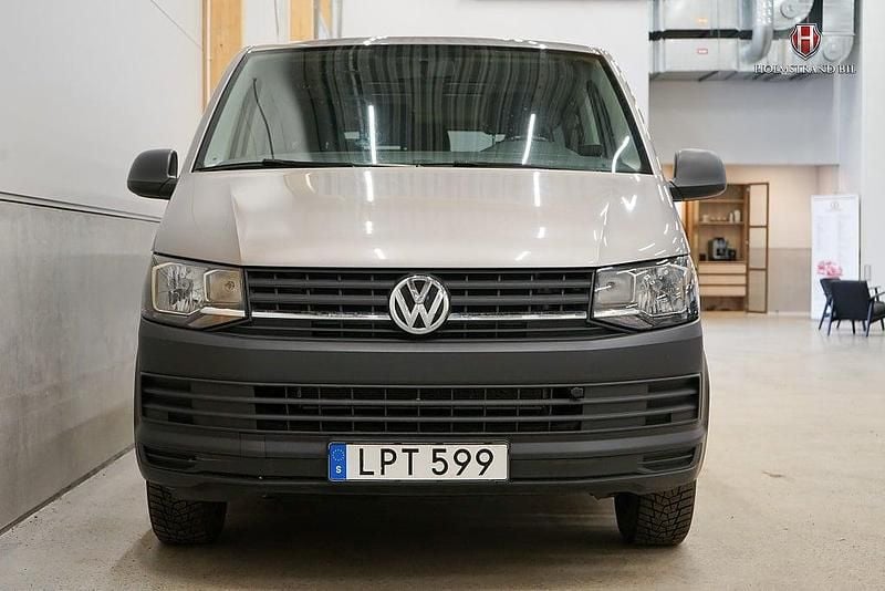 Begagnad VW Caravelle Trendline 150 HK (110 kW) 2018 Brun Minibuss