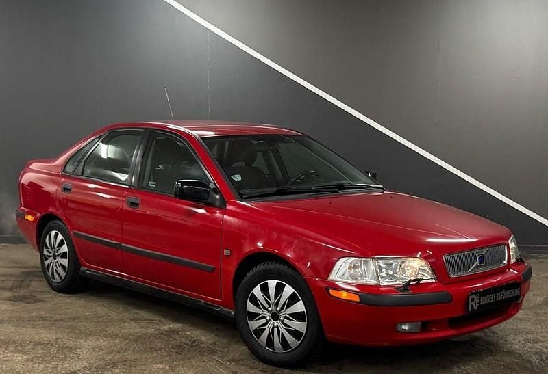 Begagnad Volvo S40 125 HK (91 kW) 2000 Röd Sedan