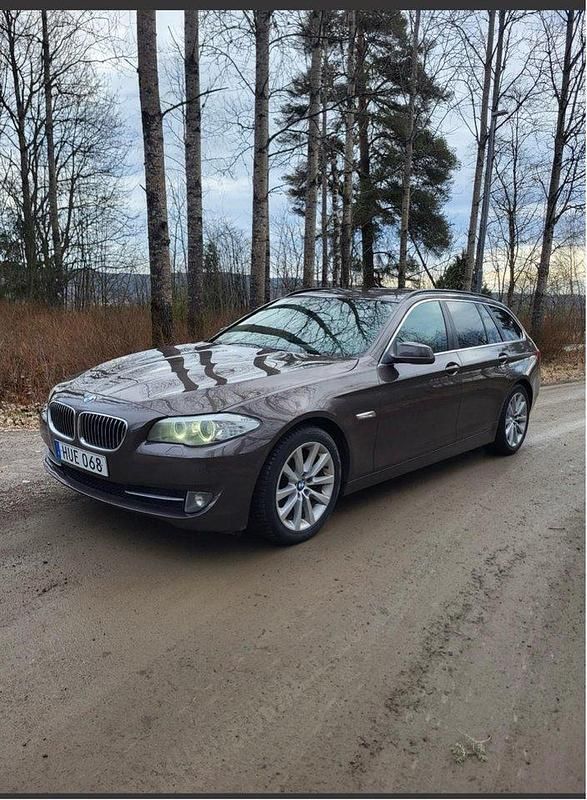 Brun Begagnad 2012 BMW 525 M Sport Kombi | 120 000 kr (Marknadspris) - Bild 1/4