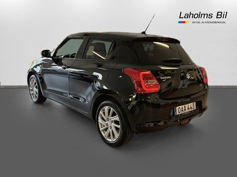 Begagnad Suzuki Swift 83 HK (61 kW) 2022 Svart Halvkombi