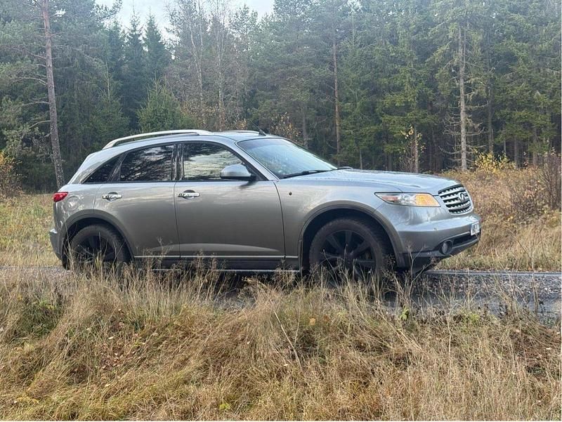 Silver Begagnad 2004 Infiniti FX45 SUV | 60 000 kr - Bild 1/4