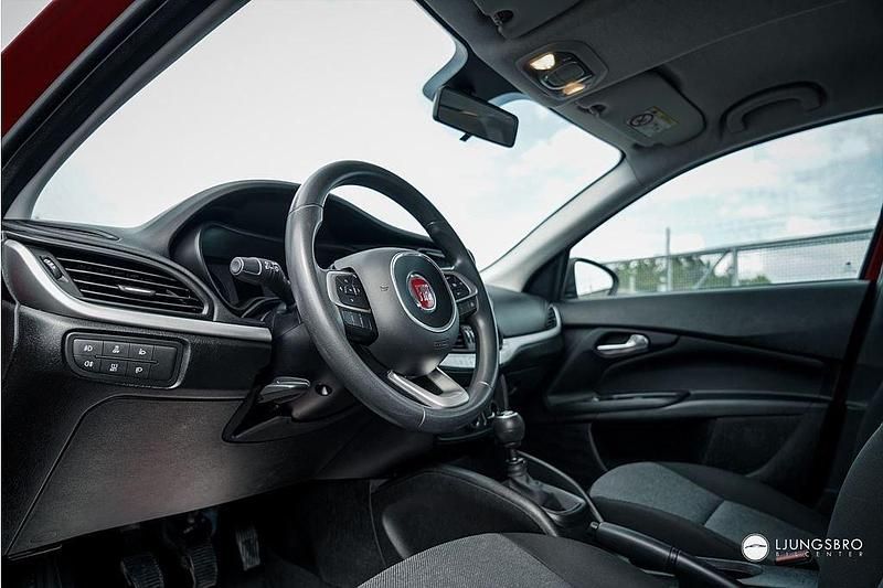 Begagnad Fiat Tipo 96 HK (70 kW) 2018 Röd Sedan