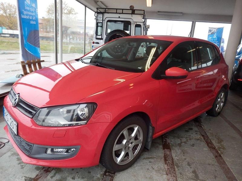 Röd Begagnad 2010 VW Polo Halvkombi | 69 000 kr (Marknadspris) - Bild 1/4