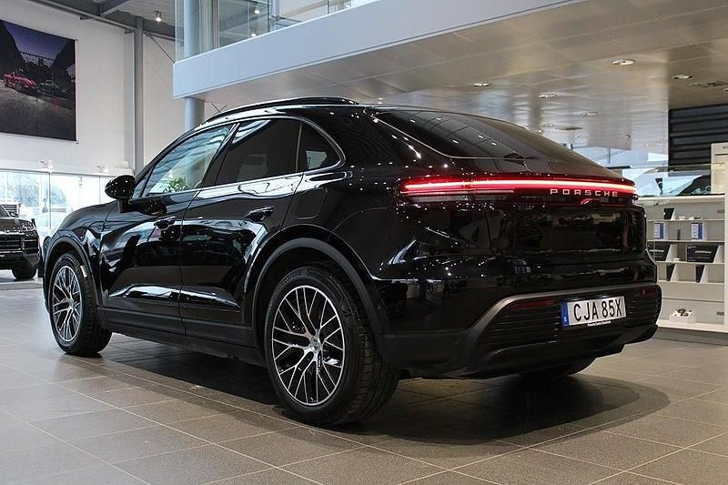 Begagnad Porsche Macan 330 kW (449 HK) 2024 Svart SUV