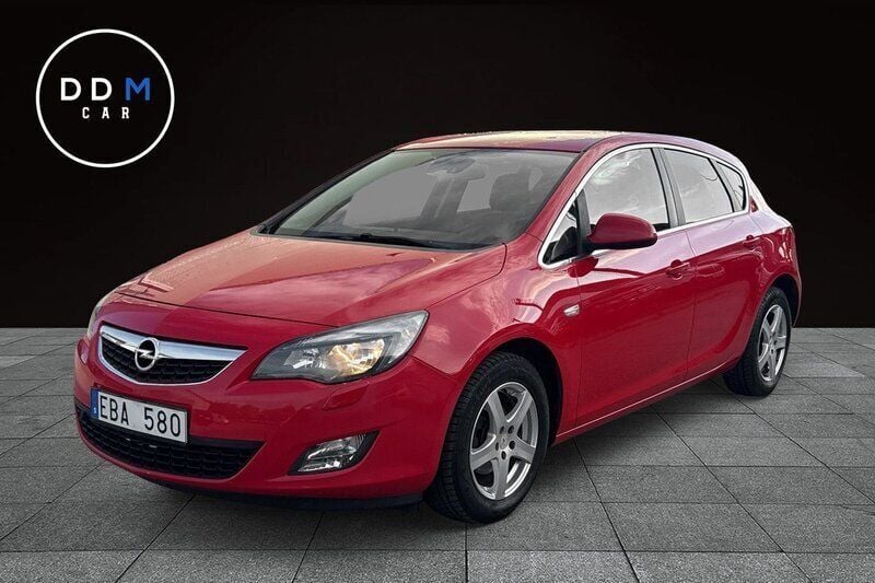 Röd Begagnad 2010 Opel Astra Enjoy Halvkombi | 39 900 kr (Superpris) - Bild 1/4